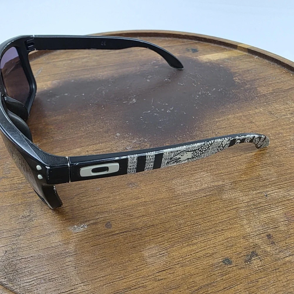 Oakley Holbrook Sunglasses Mens 55-18-137 Black Gray Tinted Patriotic OO9102-96